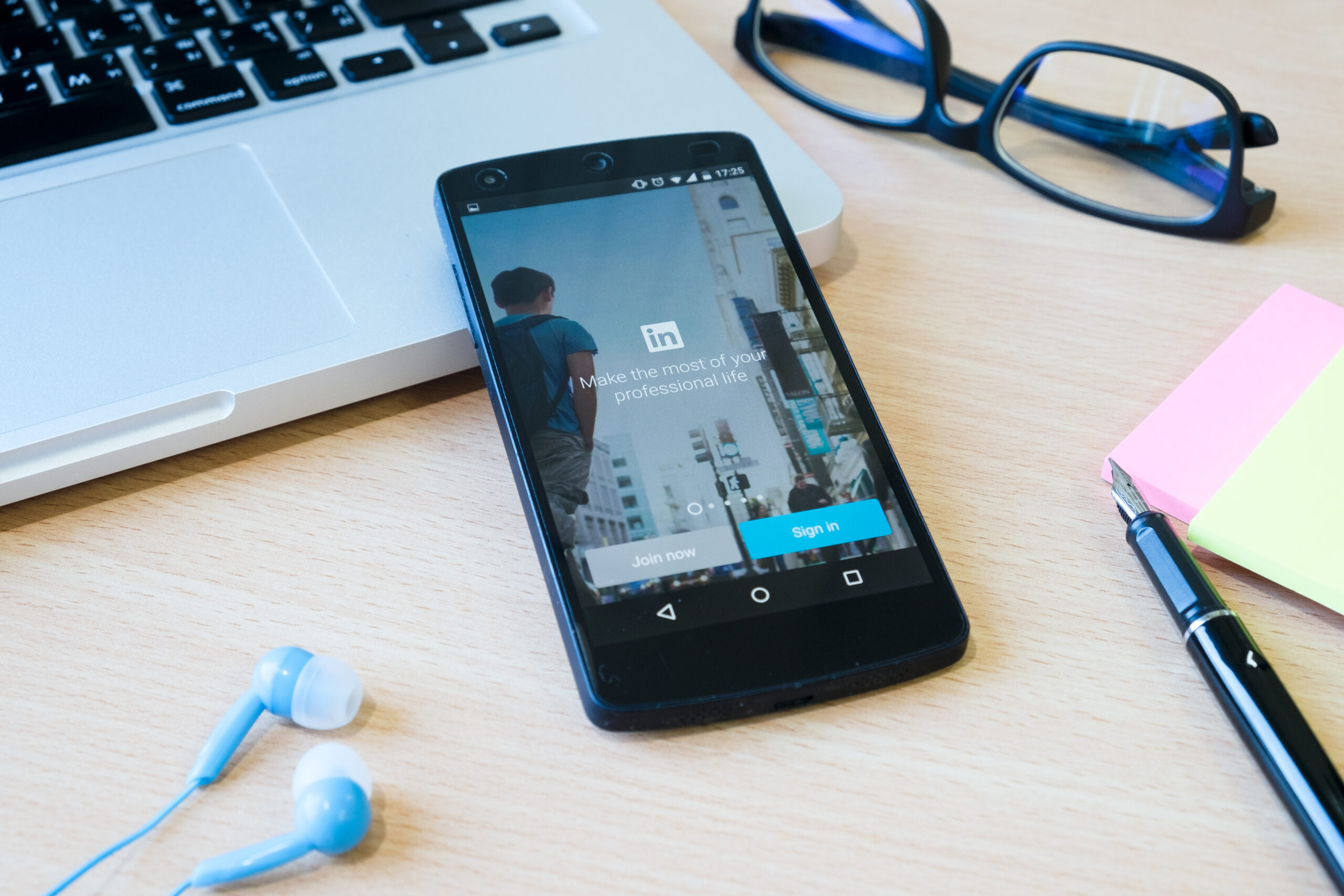 manfaat LinkedIn bisnis B2B